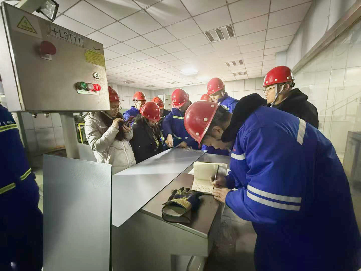 热烈祝贺包钢通过JQA审核，顺利完成日本JIS认证